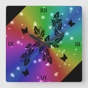 Schwarzer Schmetterling und Sterne auf Regenbogen Quadratische Wanduhr