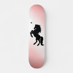 Schwarzer Stallion rosa züchten Skateboard