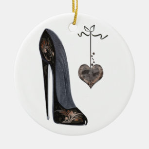 Schwarzer Stilett-Schuh und Herz Keramik Ornament