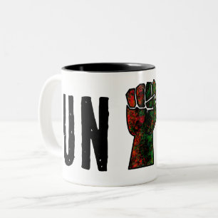 Schwarzer Stolz rote grüne Faust panafrikanische F Zweifarbige Tasse