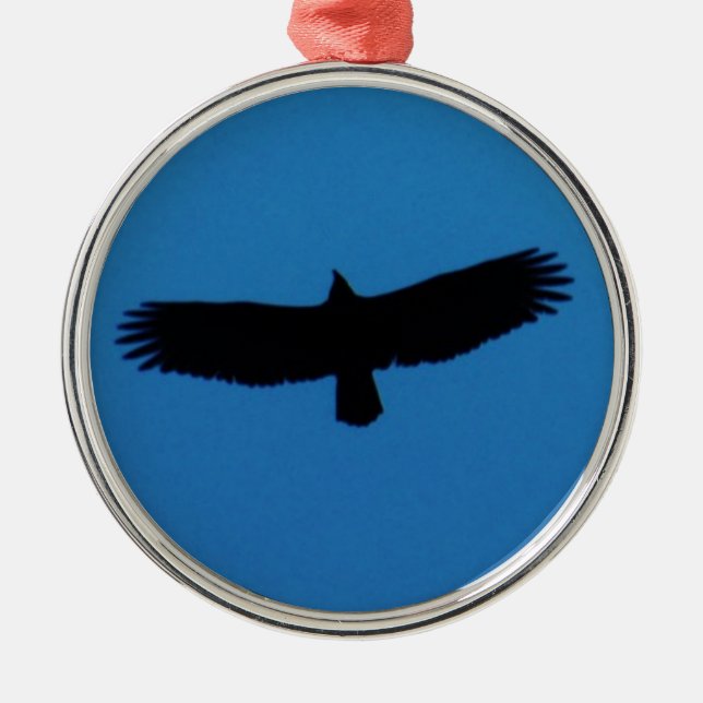 Schwarzer Vogel in einem blauen Himmel Silbernes Ornament (Vorne)