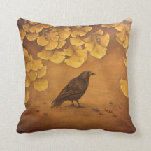 Schwarzer Vogel und goldene Ginkgo-Blätter