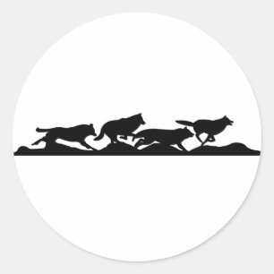 Schwarzer Wolf Silhouette Wild läuft mit dem Pack Runder Aufkleber