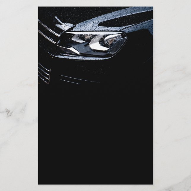 Schwarzes Auto mit Regenfall Flyer (Vorne)