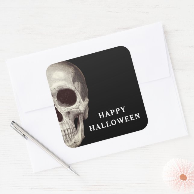 Schwarzes Beängstigend Skull Happy Halloween Quadratischer Aufkleber (Umschlag)