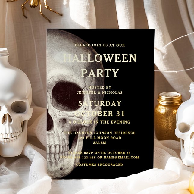 Schwarzes Beängstigendes Skull Adult Halloween Folieneinladung (Black Scary Skull Adult Halloween Gold Foil Invitation)