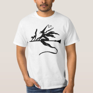 Schwarzes böses Hexe- und Katzenfliegen auf T-Shirt