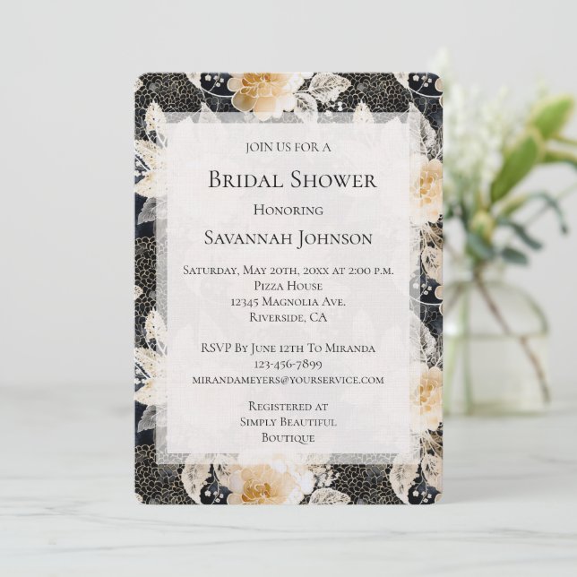 Schwarzes Creme Leopard Tier Floral Brautparty Einladung (Stehend Vorderseite)