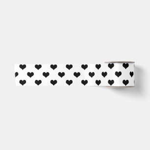 Schwarzes Design mit hübschen Herzen auf weißem Gr Satinband