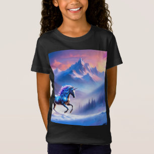 Schwarzes Einhorn in einer traumhaften Winterlands T-Shirt
