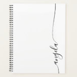 Schwarzes elegantes zartes Signaturskript Planer<br><div class="desc">Moderne minimalistische personalisierte Planerin für ihren Rücken in die Schule Geschenk. Die moderne, mädchenhafte Unterschrift besticht durch einen links harmonischen, eleganten Schriftart mit schwarzer Kalligraphie und glamourösen dekorativen Schwänzen. Sie können den soliden weißen Hintergrund Ihrer Lieblingsfarbe anpassen. Es kann ein paar kurze oder lange Namen geben, bei denen Sie die...</div>