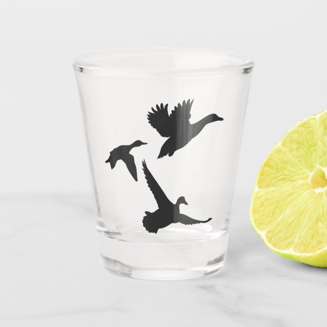 Schwarzes Fliegen duckt Silhouette Schnapsglas (Vorderseite)