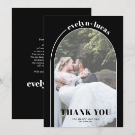 Schwarzes Foto - Hochzeit mit Weißbogen und Typogr Dankeskarte
