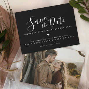 Schwarzes Foto mit einfachem Skript Save The Date