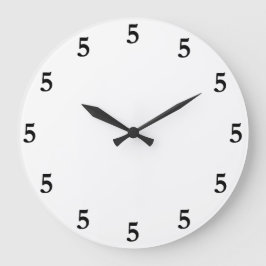 Schwarzes fünf Uhr irgendwo auf Weiß