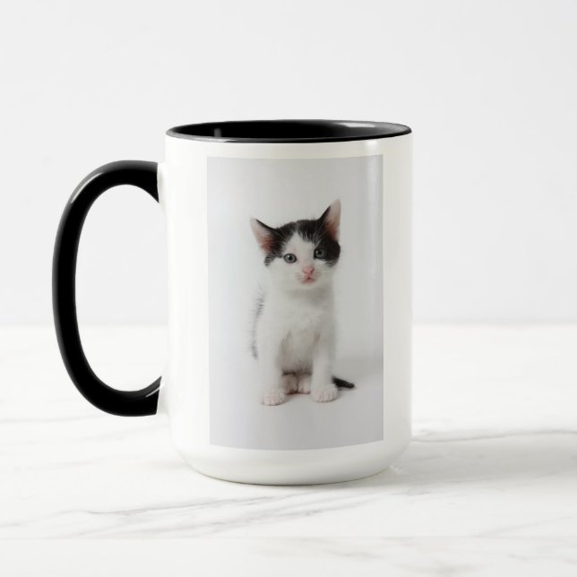 Schwarzes gepunktetes Kätzchen Tasse (Links)