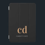Schwarzes Gold Monogramm Initialen moderne elegant iPad Mini Hülle<br><div class="desc">Ein klassisch schicker schwarzer Hintergrund. Personalisieren Sie Ihre Monogramm-Initialen und Ihren Namen und fügen Sie sie hinzu. Golden-weiße Buchstaben. Modern,  trendig und einfach.</div>