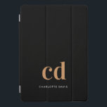 Schwarzes Gold Monogramm Initialen moderne elegant iPad Pro Cover<br><div class="desc">Ein klassisch schicker schwarzer Hintergrund. Personalisieren Sie Ihre Monogramm-Initialen und Ihren Namen und fügen Sie sie hinzu. Golden-weiße Buchstaben. Modern,  trendig und einfach.</div>