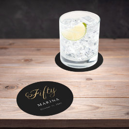 Schwarzes Goldnamensskript 50. Geburtstag Runder Pappuntersetzer