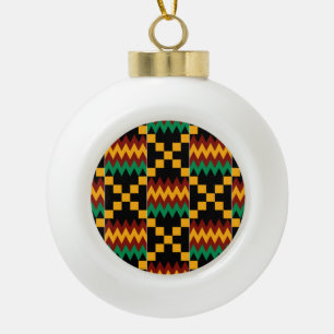 Schwarzes, grünes, rotes und gelbes Kente-Tuch Keramik Kugel-Ornament