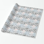Schwarzes Hochzeits-Jahrestags-Foto des Geschenkpapier<br><div class="desc">Dieses Diamanthochzeitsjahrestags-Geschenk-Verpackungspapier kennzeichnet ein schwarzes Strudeldamastmuster als der Hintergrund,  einen hellblauen gewellten Streifen über der Mitte und einen ovalen kundengerechten Fotorahmen. Kundengerechter Text erlaubt Ihnen,  die Namen der Paare hinzuzufügen.</div>
