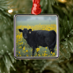Schwarzes Kalb auf einem Feld mit Sonnenblumen Ornament Aus Metall