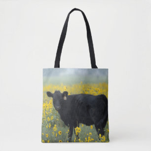 Schwarzes Kalb auf einem Feld mit Sonnenblumen Tasche