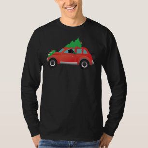 Schwarzes Labor Autofahren rotes Weihnachtsauto mi T-Shirt