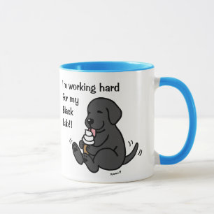 Schwarzes Labor lecken Eiscreme-Tasse Tasse