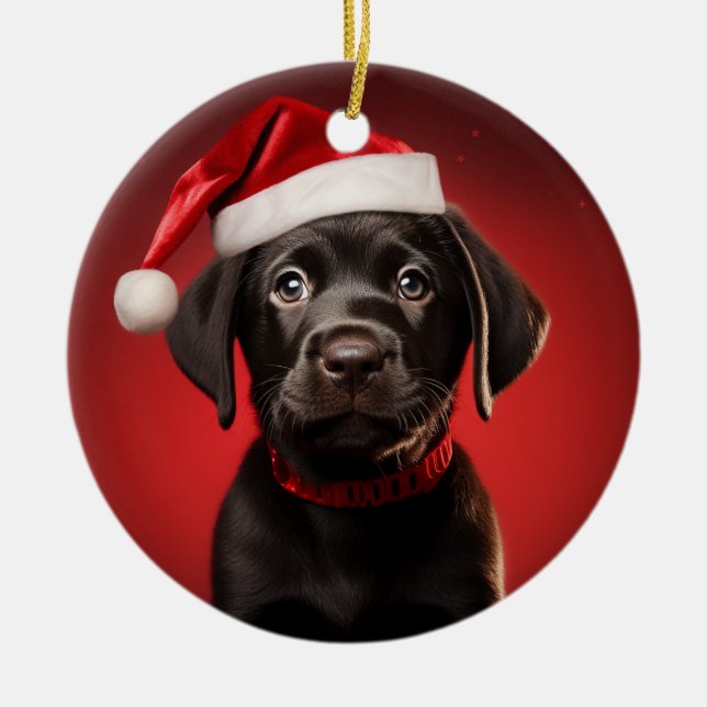 Schwarzes Labor Welpe in Weihnachtsmannmütze Keramik Ornament (Vorne)