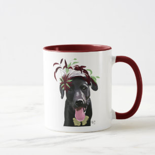 Schwarzes Labrador mit grünem Fascinator Tasse