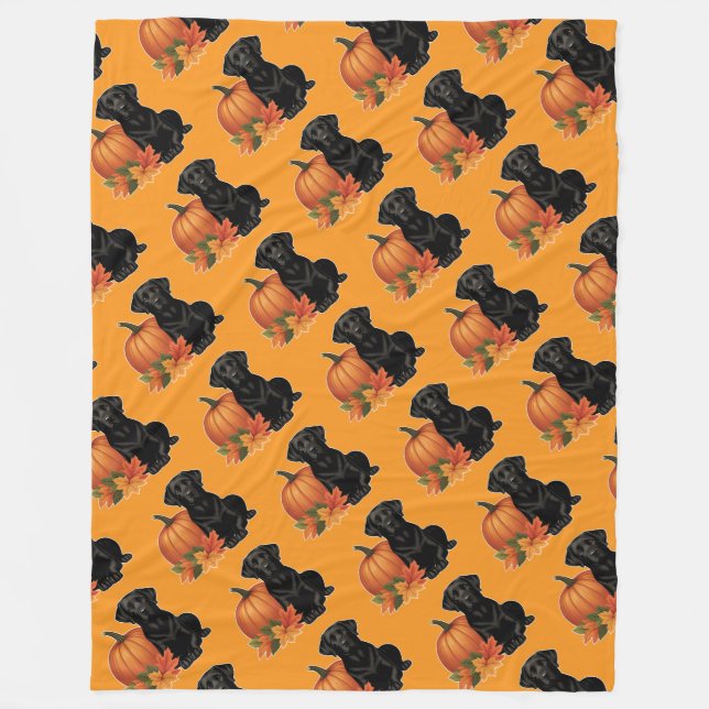 Schwarzes Labrador mit Herbstblättern und Pumpkin Fleecedecke (Vorderseite)
