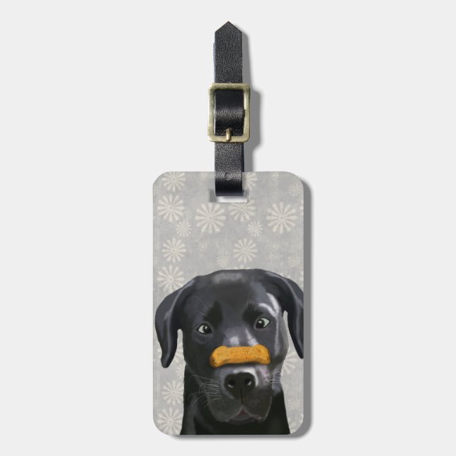 Schwarzes Labrador mit Knochen an der Nase 2 Gepäckanhänger (Vorderseite vertikal)