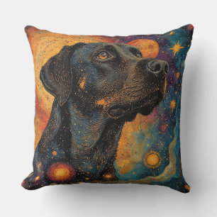 Schwarzes Labrador-Portrait im kosmischen Raum Kissen
