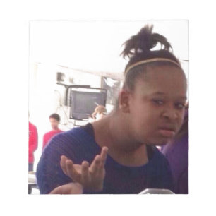 Schwarzes Mädchen welches meme Notizblock