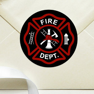 Schwarzes Malteserkreuz auf schwarzem Hintergrund Runder Aufkleber