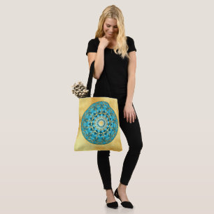 Schwarzes Mandala auf weichem goldenen Hintergrund Tasche
