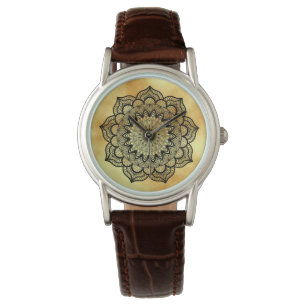 Schwarzes Mandala auf weichem goldfarbenem Hinterg Armbanduhr