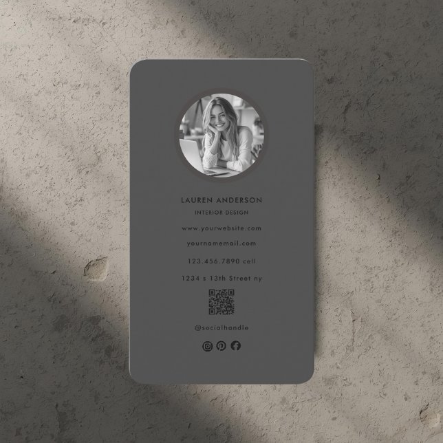 Schwarzes Minimalistisches Foto und QR-Code Modern Visitenkarte (Von Creator hochgeladen)