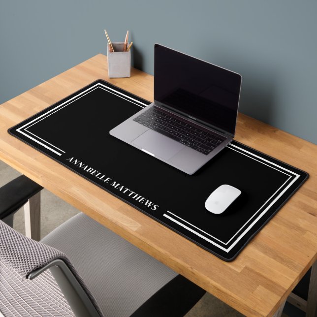 Schwarzes Minimalistisches Monogramm Schreibtischunterlage (Büro 2)