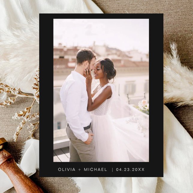 Schwarzes Minimalistisches Save the Date-Skript-Fo Postkarte (Von Creator hochgeladen)