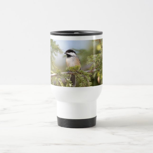 Schwarzes mit einer Kappe bedeckter Chickadee Reisebecher (Mittel)