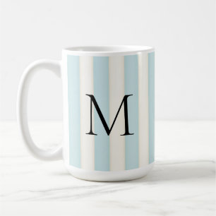 Schwarzes Monogramm auf blauem und antiken weißen Kaffeetasse