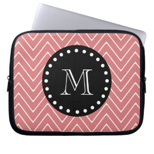 Schwarzes Monogramm des Pfirsich-Zickzack Muster- Laptopschutzhülle