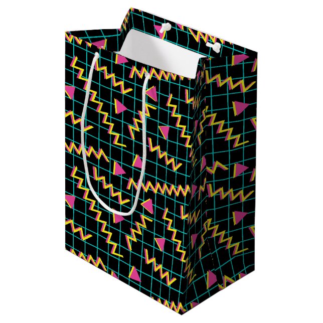 Schwarzes/Neonmuster der 80er Jahre Mittlere Geschenktüte (Vorderseite Schrägansicht)