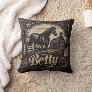 Schwarzes Pferd auf Bauernhof mit dem Namen Betty Kissen