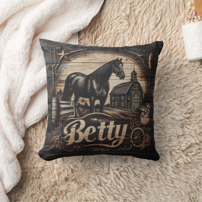 Schwarzes Pferd auf Bauernhof mit dem Namen Betty Kissen (Decke)