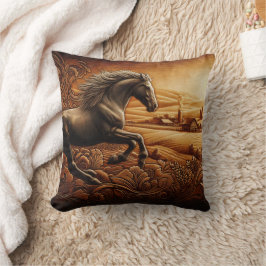 Schwarzes Pferd Galopp in goldenen Feldern Kissen