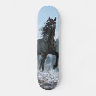 Schwarzes Pferd in Kriegsfarbe Skateboard