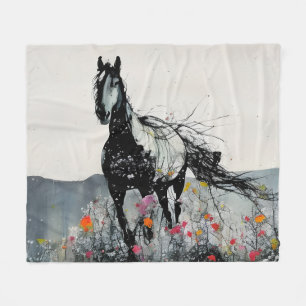 Schwarzes Pferd in Wildblumen Fleecedecke